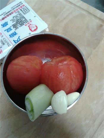 番茄炖豆腐的做法图解1