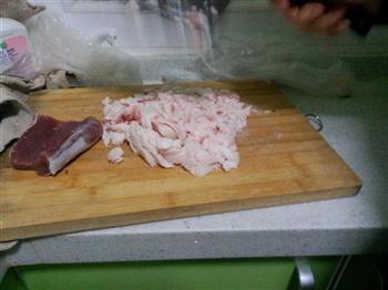 猪肉韭菜包子的做法图解1