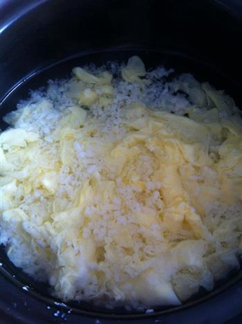 酒酿蛋花汤的做法步骤1