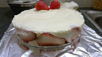 草莓慕斯生日蛋糕的做法步骤7