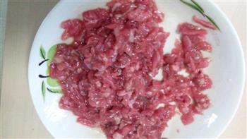 咖喱牛肉末浇汁土豆泥的做法步骤1
