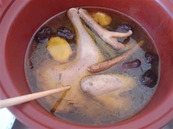 红枣参鸡汤的做法步骤5