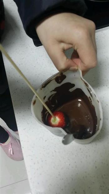 草莓巧克力棒棒糖的做法图解3