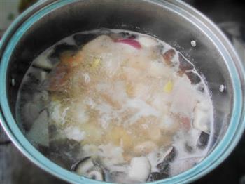 健脾袪湿-洋葱海鲜汤的做法步骤5