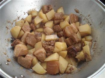 土豆红烧肉的做法步骤7