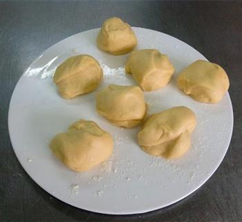 卡仕达红豆面包的做法步骤2