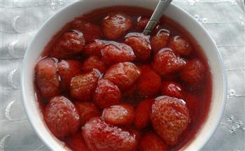 最简单的自制草莓酱的做法步骤1