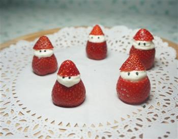 草莓圣诞老人杯子蛋糕的做法步骤14
