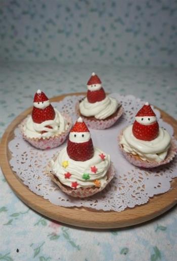 草莓圣诞老人杯子蛋糕的做法步骤15