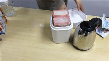 吃货自制办公室健康零食-草莓酸奶布丁的做法步骤5