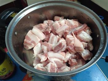 电饭锅版广式香肠红烧肉的做法步骤1
