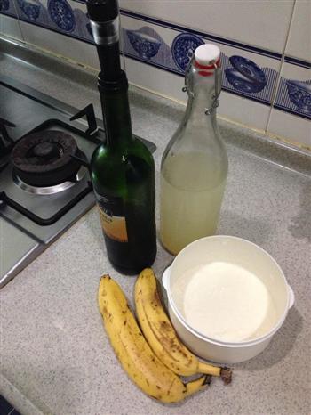 排毒抗氧化香蕉酸奶红酒酵素饮的做法步骤1