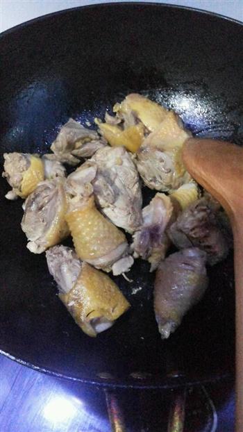 东北菜系-小笨鸡炖蘑菇的做法步骤1