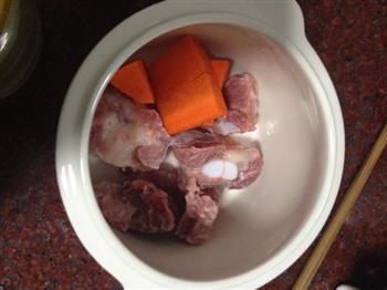 懒人营养午餐系列-黑木耳豌豆红萝卜炖排骨+蒸饭的做法步骤5