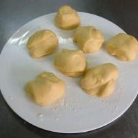 脆皮菠萝面包的做法步骤2