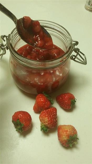 自制新鲜草莓果酱 给宝宝吃健康无添加的做法步骤3