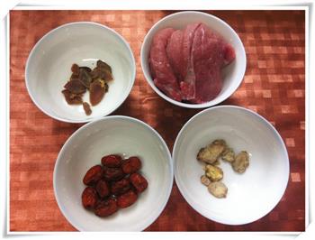 红参三七瘦肉汤的做法步骤1