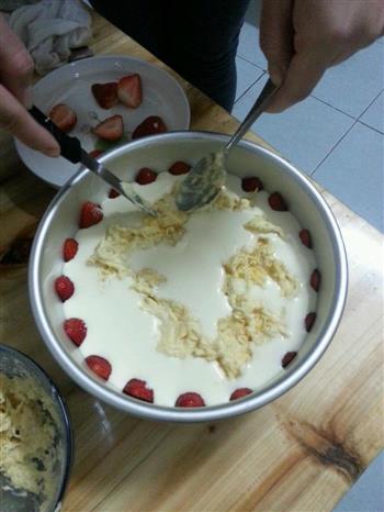 榴莲草莓芝士慕斯蛋糕的做法步骤4