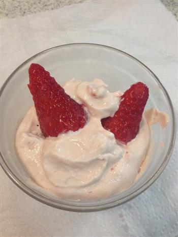 简单的草莓冰淇淋的做法步骤7