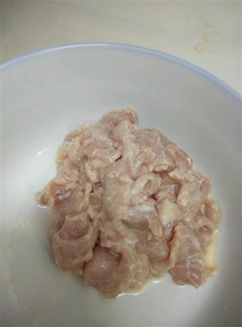 色泽诱人 杏鲍菇炒肉的做法步骤2