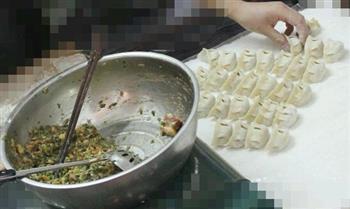 荠菜水饺的做法步骤3