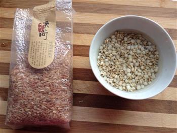 红米薏米饭的做法图解1