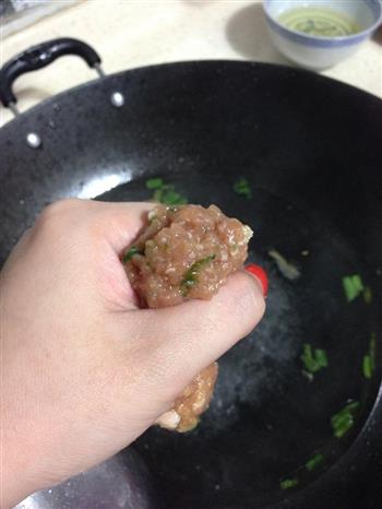猪肉丸子菠菜汤的做法步骤4