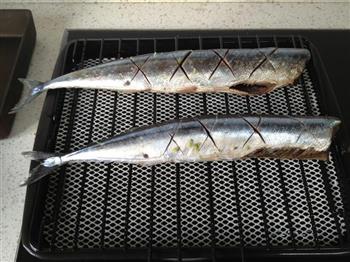 盐烤秋刀鱼的做法步骤13
