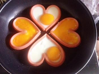 爱心火腿煎蛋的做法步骤7