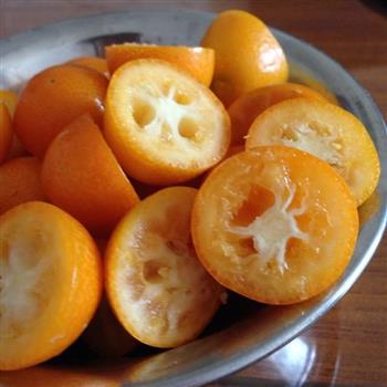 金橘菊花蜜的做法图解3