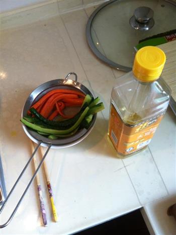 金枪鱼紫菜包饭的做法步骤5