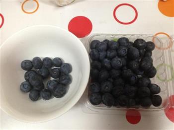 蓝莓酱巧制作，简单方便的做法步骤1
