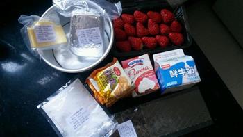 冻芝士草莓慕斯蛋糕的做法步骤1
