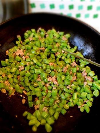 肉末榄菜四季豆的做法步骤3