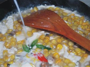 粟米磨菇烩豆腐的做法步骤8