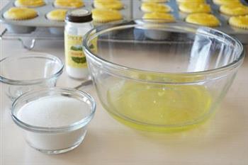 柠檬蛋白杯子蛋糕的做法步骤11