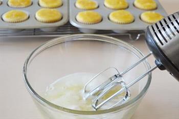 柠檬蛋白杯子蛋糕的做法步骤14