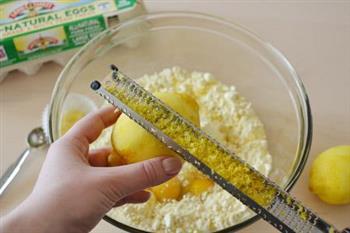 柠檬蛋白杯子蛋糕的做法步骤2