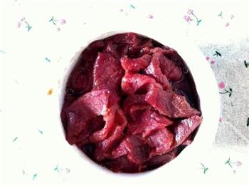简易版电饭煲豌豆牛肉焖饭的做法步骤2