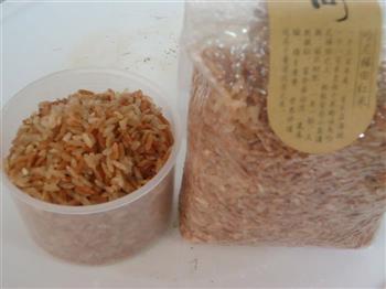 红米蛋炒饭的做法步骤1