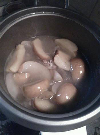 电饭锅煲苹果雪梨肋骨汤的做法步骤3