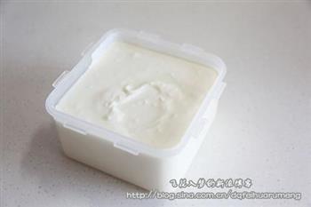 少加点料做出醇香的原味酸奶的做法步骤1