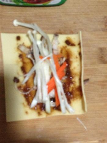 油煎豆皮卷金针菇烧肉的做法图解4
