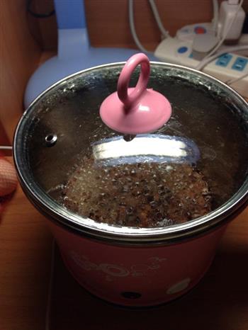 宿舍煮薏米红豆汤的做法步骤3