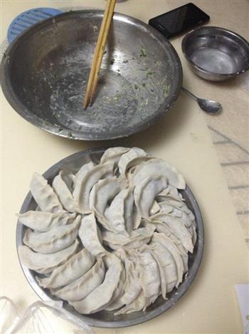 猪肉野韭菜馅饺子的做法步骤2