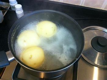 奶油土豆泥色拉的做法步骤1
