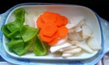杏鲍菇青椒炒肉片的做法步骤2