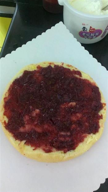 草莓奶油蛋糕的做法步骤1