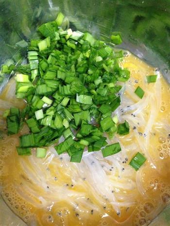 银鱼韭菜炒蛋的做法步骤2