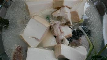 奶白鲫鱼豆腐汤的做法步骤1